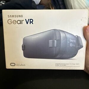 Samsung SM-R323NBKAXAR Gear VR - Brand New (Box opened to check contents only)